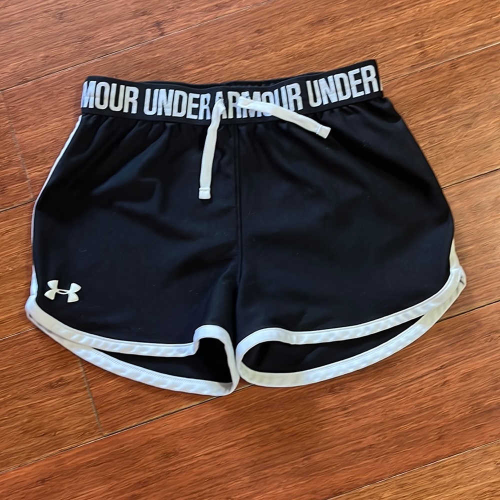 Girls UA shorts. In excellent condition.